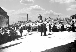 Oppau 1943 Friedrich-Strasse Blick in die Schulstraße. Zerstörte Bäckerei Georg Wüst