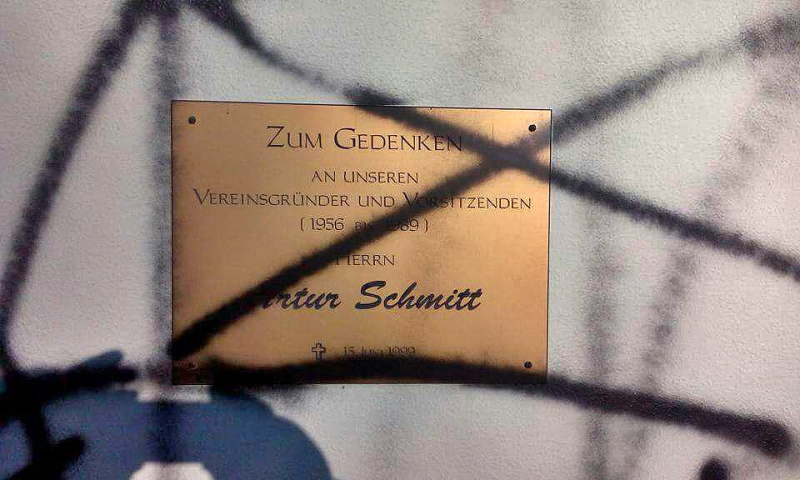 Ach vor Gedenktafeln wurde nicht Halt gemacht