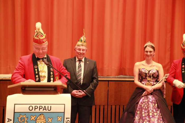 KOD-Präsident Uwe Geissendörfer. Karnevalprinzessin Corinna I. und Gefolge