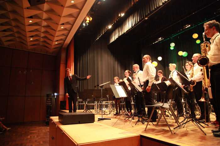 Dirigent Lucas Weinspach mit dem Vororchester