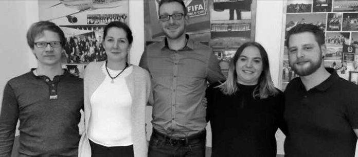 v.l.n.r. Marco Baum (Programmkoordinator), Sabrina Wedell (Finanzverwalterin), Martin Schreiber (1. Vorsitzender), Vanessa Röhr (Öffentlichkeitsarbeit), Mike Baum (2. Vorsitzender) v.l.n.r. Marco Baum (Programmkoordinator), Sabrina Wedell (Finanzverwalterin), Martin Schreiber (1. Vorsitzender), Vanessa Röhr (Öffentlichkeitsarbeit), Mike Baum (2. Vorsitzender)